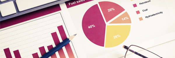 Ruralvía Report - Gráficos en un papel junto a un lápiz y unas gafas Ruralvía Report - Gráficos en un papel junto a un lápiz y unas gafas